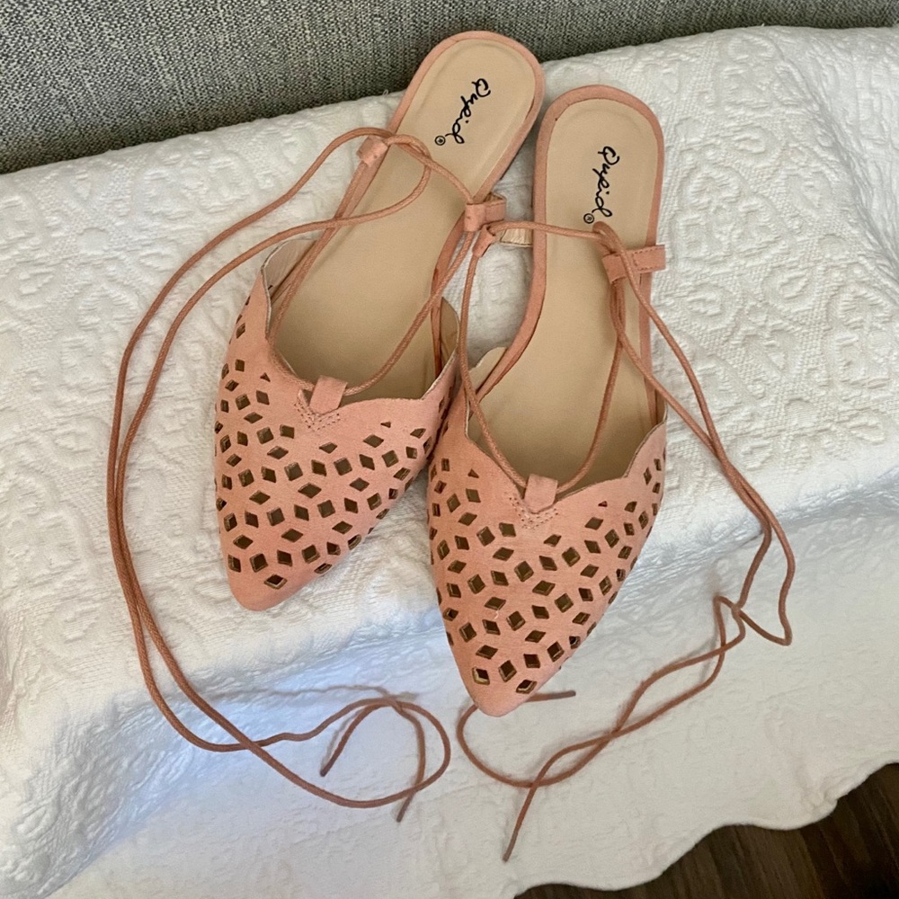 Qupid Cutout Tie-Up Flats